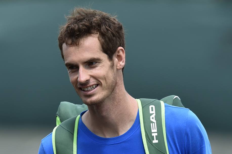 Sorridente, rilassato, il campione in carica di Wimbledon Andy Murray sembra non soffrire la pressione